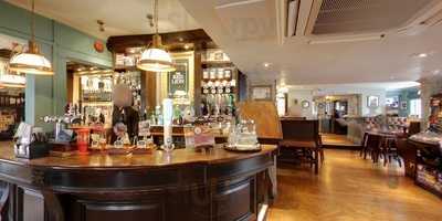 The Red Lion Luton Pub