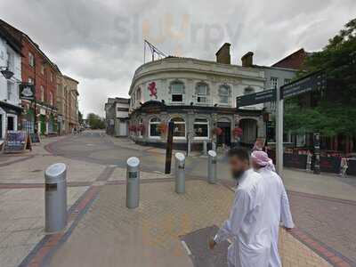 The Red Lion Luton Pub