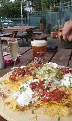 The Horse Shoe Inn - Photo 8