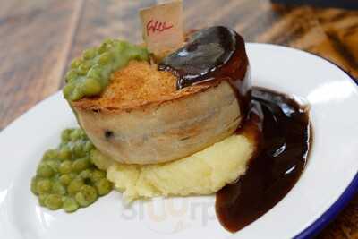 The Dairy Maid Hungry Horse