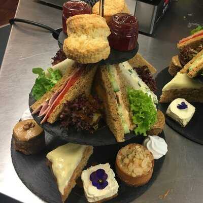 The Cliff / Y Clogwyn