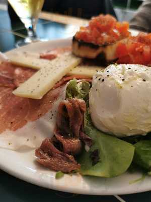 Kremos Restaurant And Pizzeria