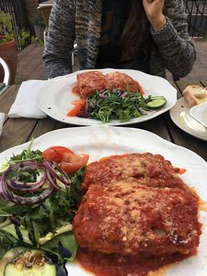 Kremos Restaurant And Pizzeria