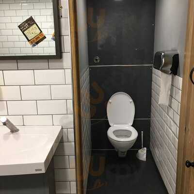 The Three Horseshoes Country Inn