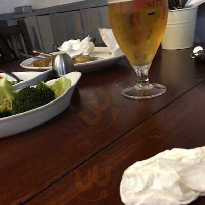 The Three Horseshoes Country Inn