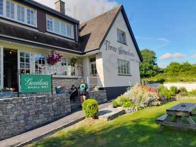 The Three Horseshoes Country Inn