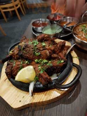 Mayas Restaurant & Bar