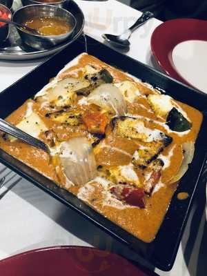 Mayas Restaurant & Bar