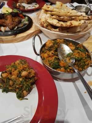 Mayas Restaurant & Bar