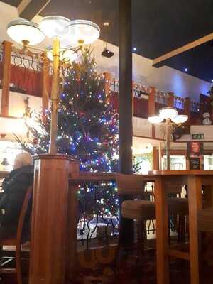 The Litten Tree Bar And Restaurant