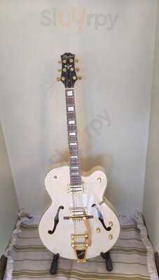 Archive Bar & Bottle