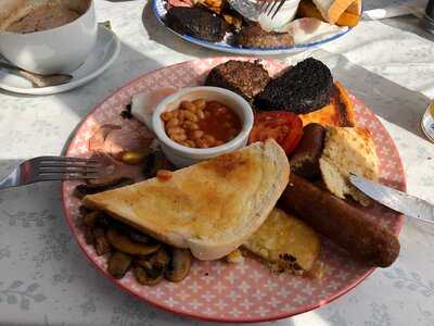 The Highlander Cafe Bus