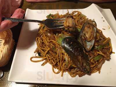 Yakii Sushi And Noodle Bar