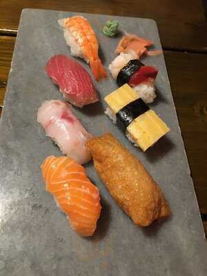 Yakii Sushi And Noodle Bar