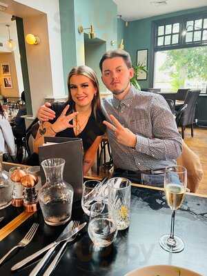 Browns Brasserie & Bar