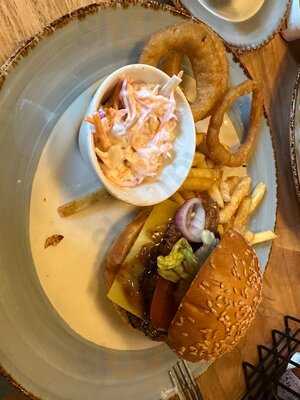 Robin Hood - Pub & Grill