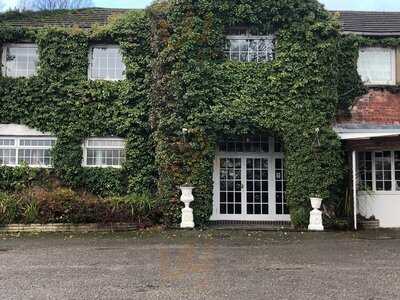 Y Cwm Clydach (the Coach House)