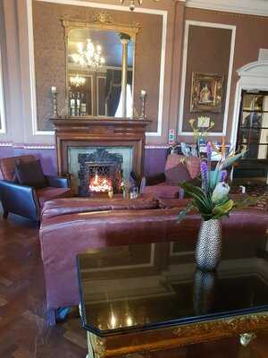 The Waiting Room Bar & Lounge