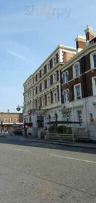 The Waiting Room Bar & Lounge