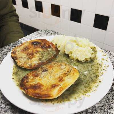 Robins Pie & Mash