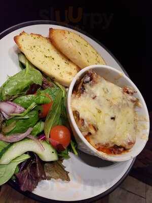 The Scarlet Red Alehouse & Kitchen