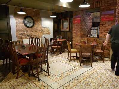 The Scarlet Red Alehouse & Kitchen