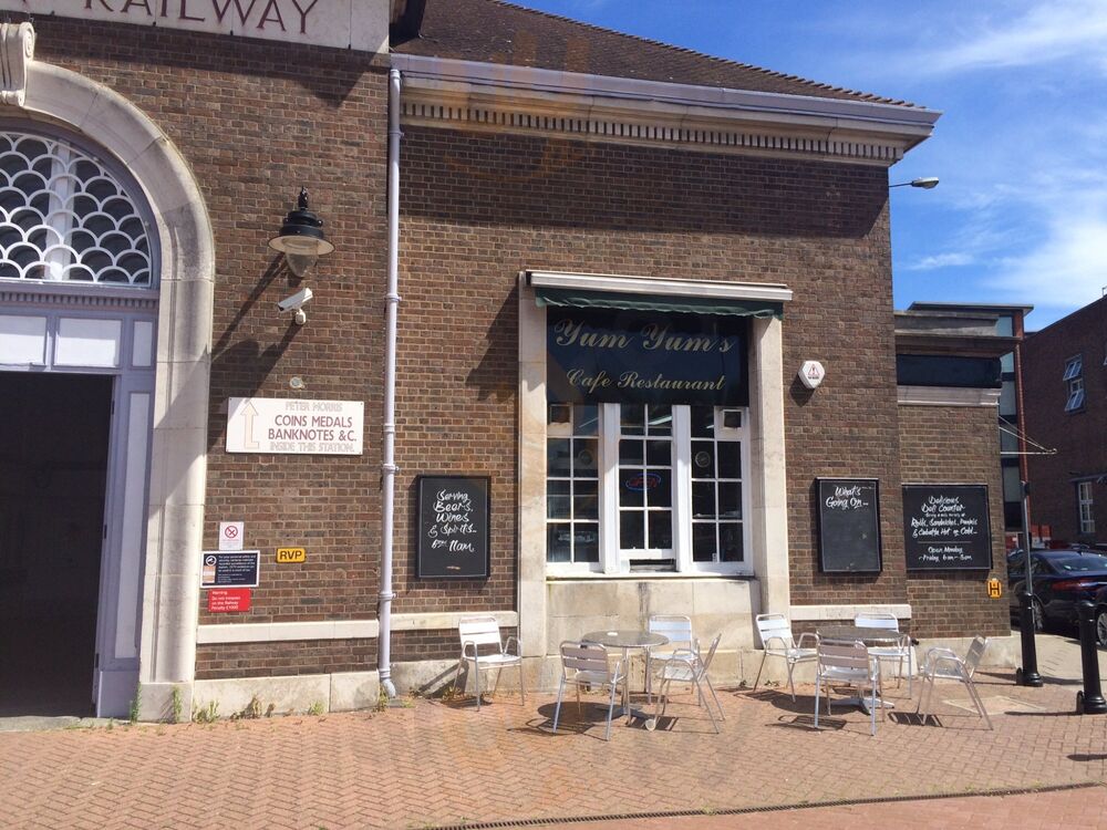 Yum Yum's Cafe Bar Restaurant