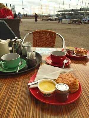 Quay Reflections Gallery & Coffee Shop