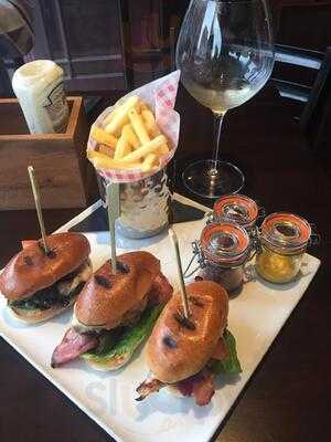 Theatre Bar & Gourmet Burger Resturant