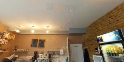 Roberto's Delicatessen