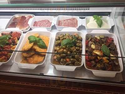 Roberto's Delicatessen