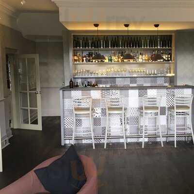 The Manor At Sway Dining