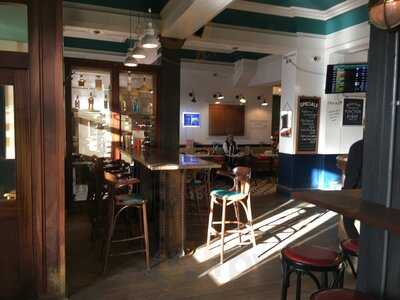 The Three Guineas, Reading