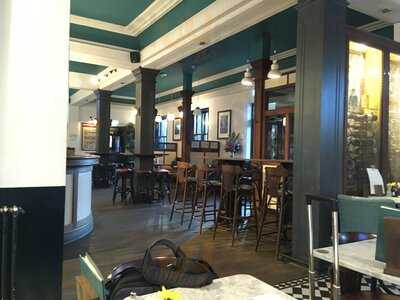 The Three Guineas, Reading