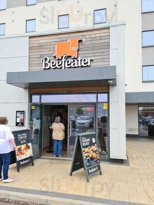 Beefeater Reading Gateway M4, J11
