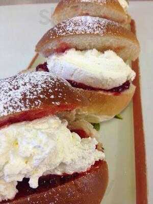 Upperkrust Restaurant And Cafe