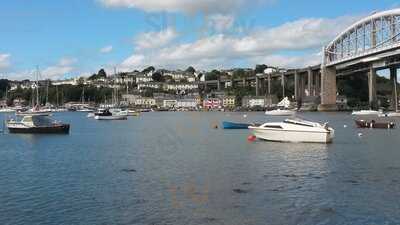 Royal Albert Bridge Inn