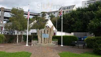 Royal Albert Bridge Inn