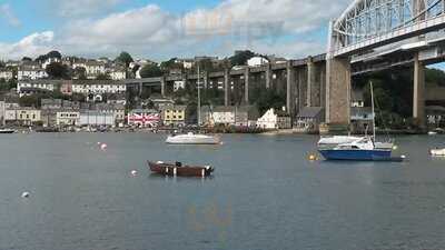 Royal Albert Bridge Inn