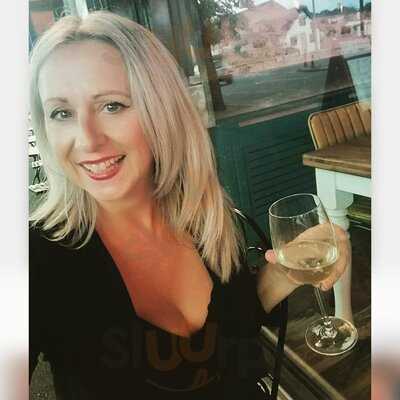 Q Bar And Kitchen Shirley