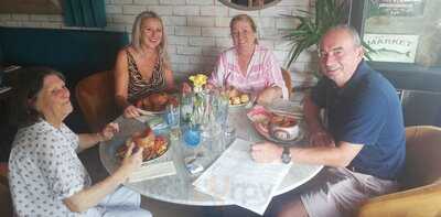 Q Bar And Kitchen Shirley