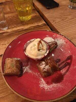 Q Bar And Kitchen Shirley