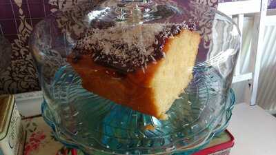 Lia's Cakes & Tearoom