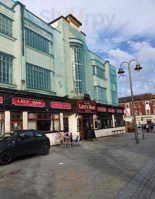 Leo's Bar