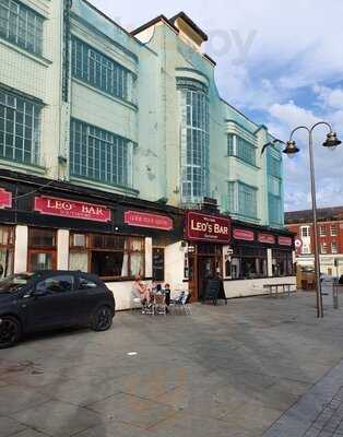 Leo's Bar