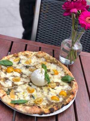 La Taverna Grill Bistro