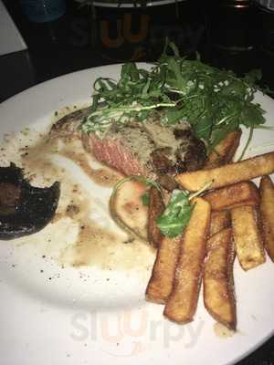 Mojo Bar & Restaurant