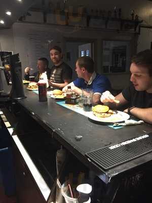 Q8 Sports Bar & Grill