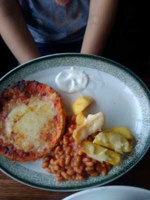 The Ship And Castle Hotel Restaurant