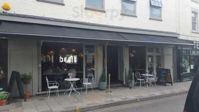 Qube Bar & Brasserie